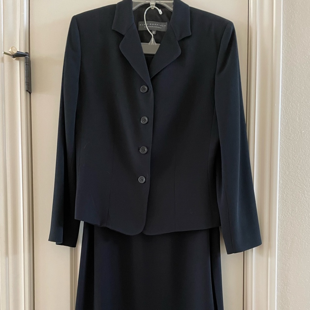 Garfield & Marks Suit Jacket and Matching Skirt Size 8